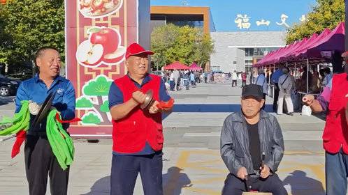 果然视频|白天逛市集,晚上看展演,烟台文博苑广场邀你嗨玩假期
